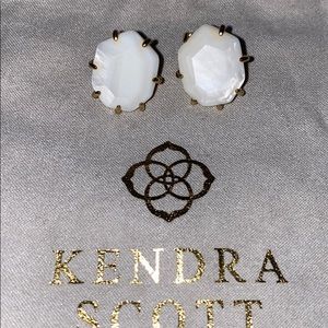 Kendra Scott Morgan Stud in creamy white